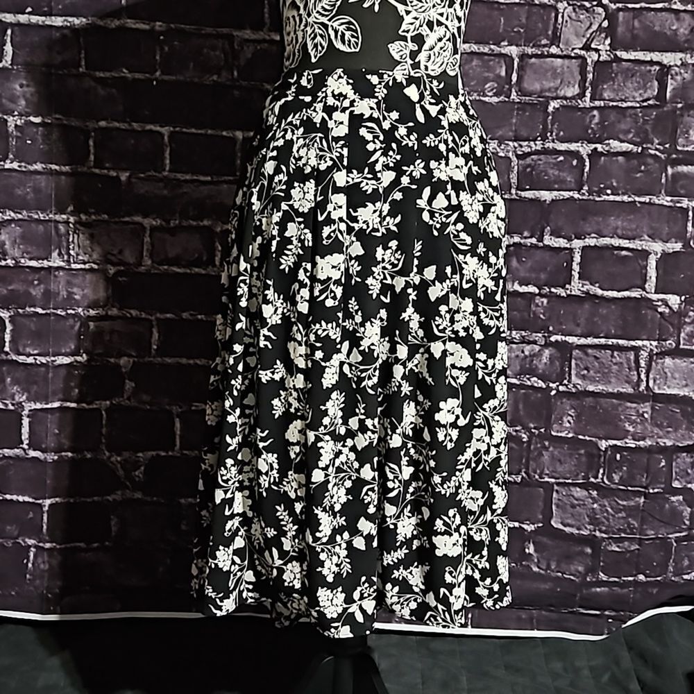 Talbots Black & White Floral fully lined  Midi Dress size 12 CLEARANCE